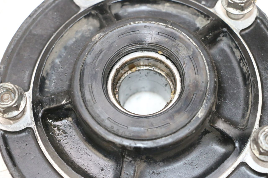 photo de SPROCKET MOUNT SUZUKI GSXR GSX-R 1000 (2003 - 2004) - Alternative perspective