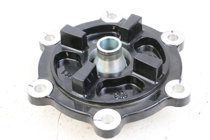 photo de SPROCKET MOUNT ROYAL ENFIELD CONTINENTAL GT 650 (2019 - 2024) - Component detail
