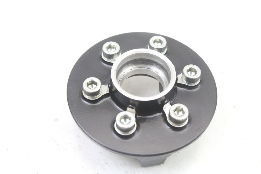 photo de SPROCKET MOUNT ROYAL ENFIELD HYMALAYAN 410 (2016 - 2023) - Technical close-up