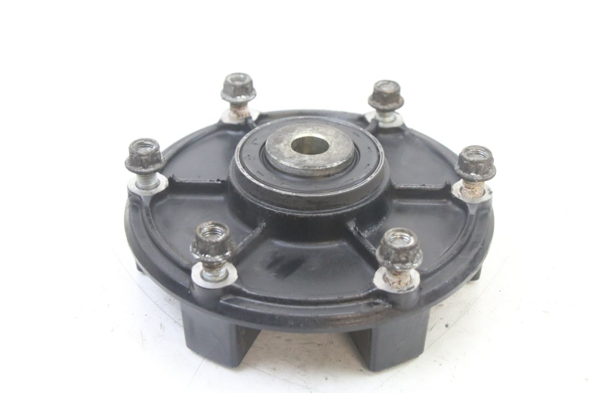 photo de SPROCKET MOUNT YAMAHA XJ6 600 (2008 - 2016) - Technical close-up