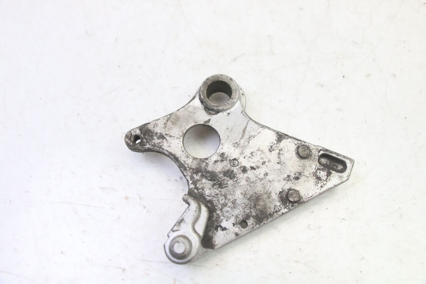 photo de REAR CALIPER BRACKET HONDA CBR RR FIREBLADE 900 (1992 - 1994) - Alternative perspective