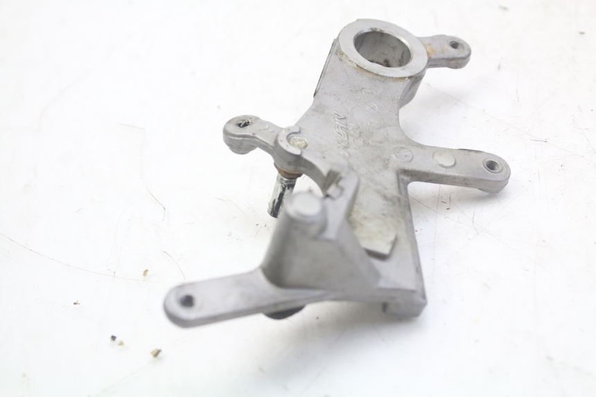 photo de REAR BRAKE CALIPER BRACKET HONDA CRF 250 (2010 - 2013) - Zoom on usage condition
