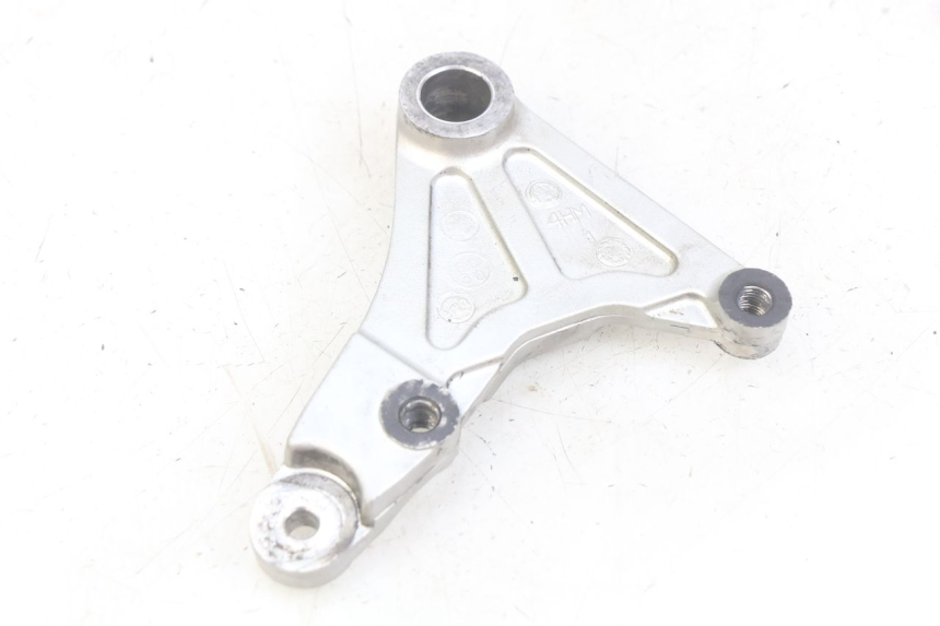 photo de REAR BRAKE CALIPER BRACKET YAMAHA FZS FAZER 600 (1998 - 2001) - Main view