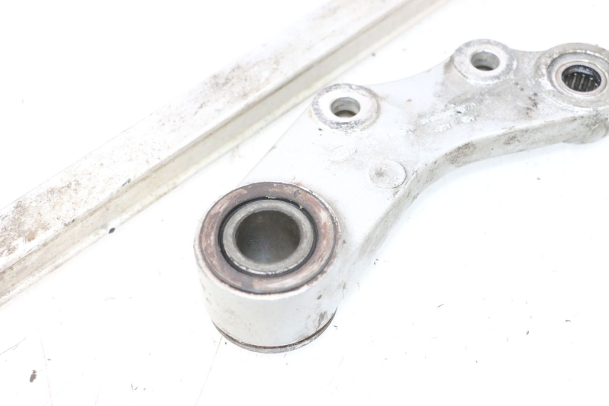 photo de REAR CALIPER BRACKET KAWASAKI GPX F ZX750F 750 (1986 - 1990) - Component detail