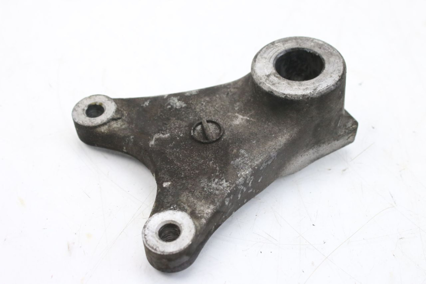 photo de REAR BRAKE CALIPER BRACKET SUZUKI GSF S BANDIT 600 (2000 - 2004) - Alternative perspective