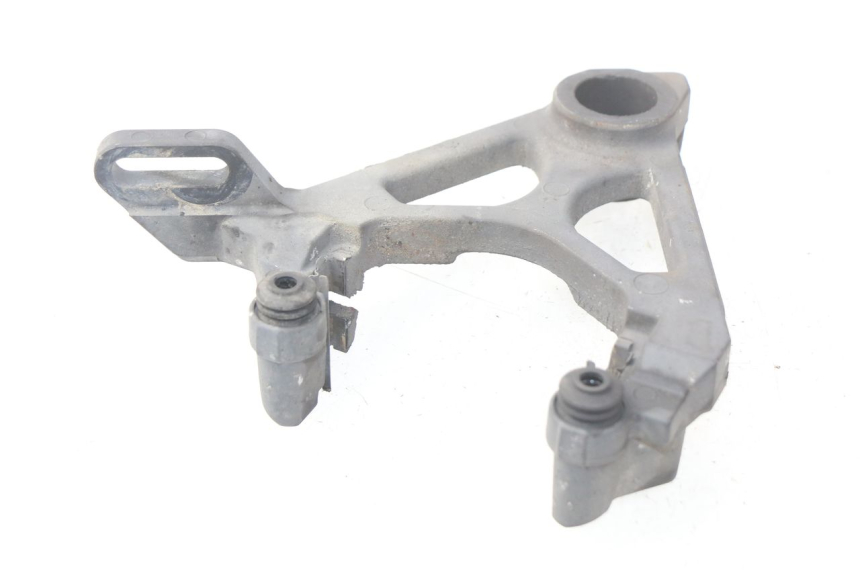 photo de REAR CALIPER BRACKET YAMAHA TDM ABS 900 (2002 - 2014) - Alternative perspective
