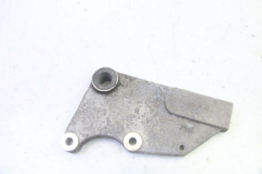photo de REAR CALIPER BRACKET DAELIM VJ ROADWIN FI 125 (2008 - 2017) - Alternative perspective