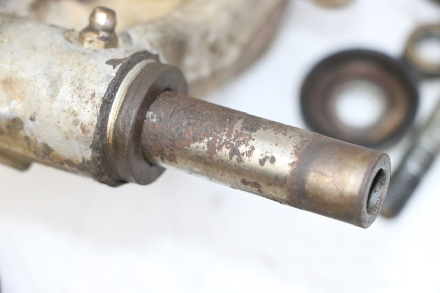 photo de REAR CALIPER BRACKET YAMAHA YFM GRIZZLY 550 (2008 - 2015) - Spare part profile view