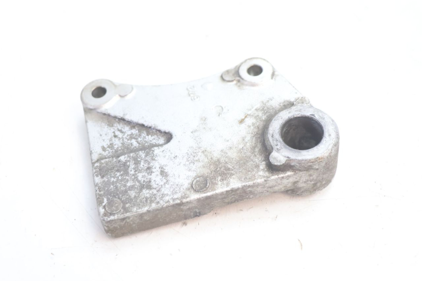 photo de REAR BRAKE CALIPER BRACKET KAWASAKI ZX-6R ZX6R 600 (1995 - 1997) - Alternative perspective