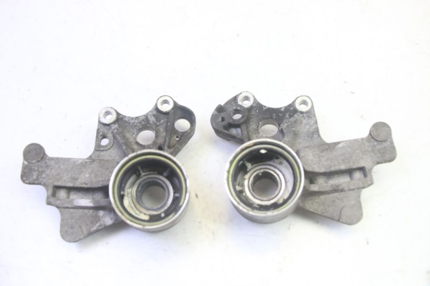 photo de FRONT CALIPER BRACKET PIAGGIO MP3 HPE 350 (2018 - 2020) - Alternative perspective