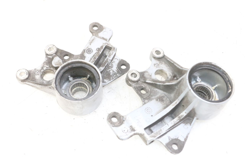 photo de FRONT BRAKE CALIPER BRACKET PIAGGIO MP3 LT 300 (2010 - 2016) - Main view