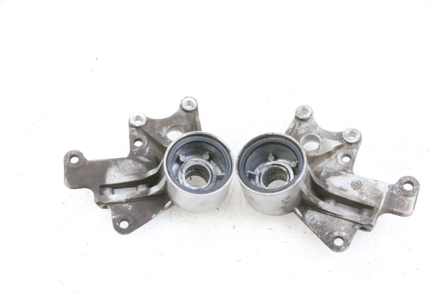 photo de FRONT CALIPER BRACKET PIAGGIO MP3 125 (2006 - 2014) - Fixing points details