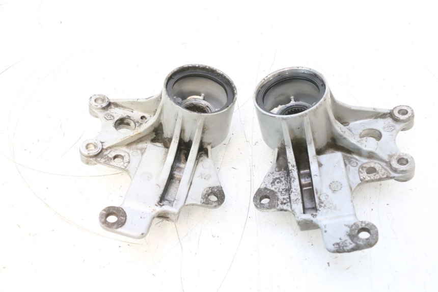 photo de FRONT CALIPER BRACKET PIAGGIO MP3 RL 250 (2006 - 2010) - Fixing points details