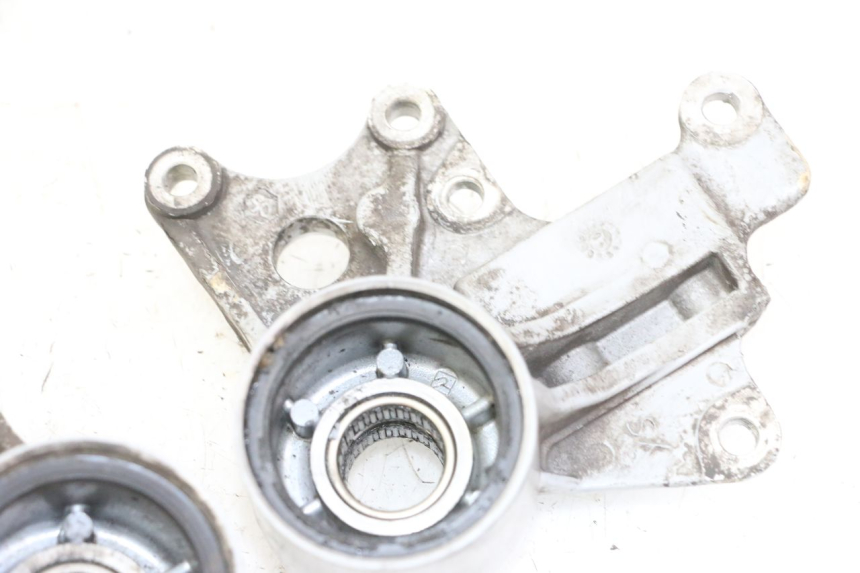 photo de FRONT CALIPER BRACKET PIAGGIO MP3 125 (2006 - 2014) - Fixing points details