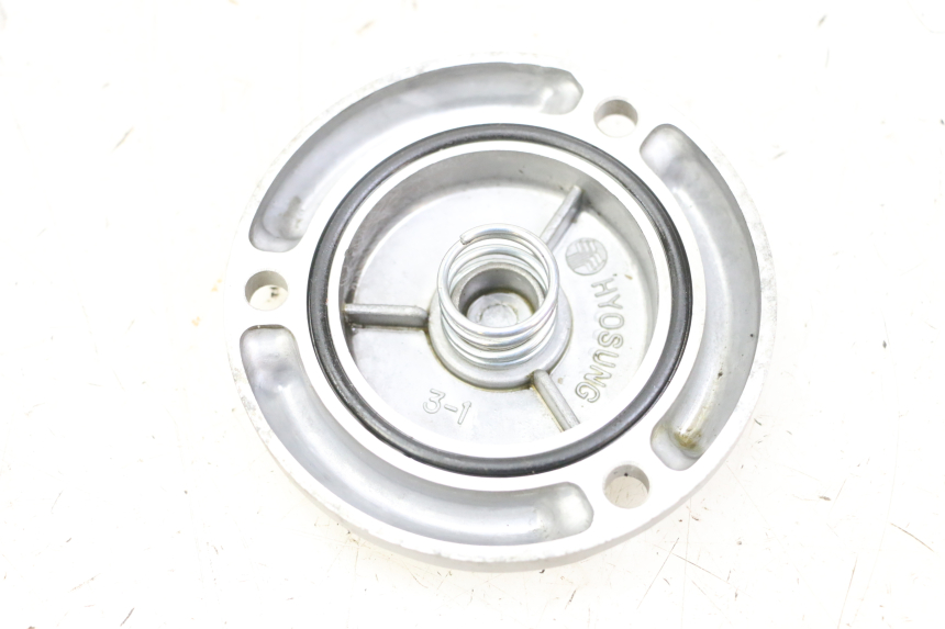 photo de OIL FILTER BRACKET HYOSUNG GTR 125 (2006 - 2008) - Component detail