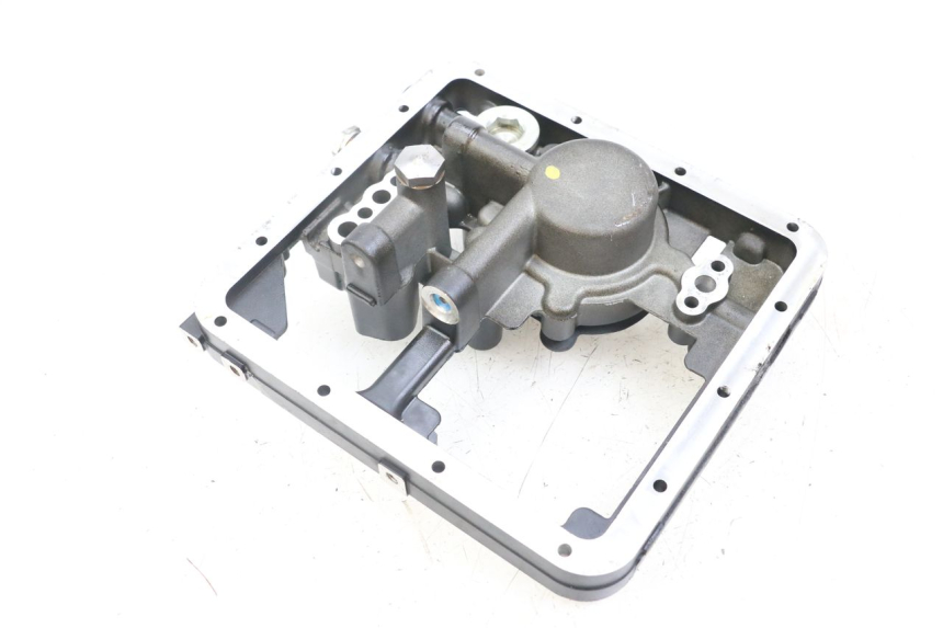 photo de OIL FILTER BRACKET MOTO GUZZI NORGE 8V GT 1200 (2011 - 2016) - Alternative perspective