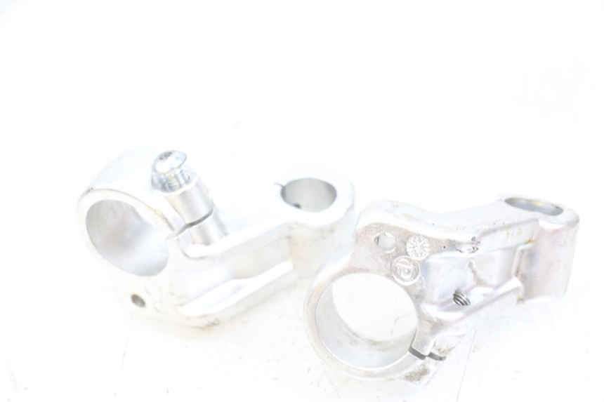 photo de HANDLEBAR SUPPORT GILERA DNA 50 (2000 - 2007) - Technical close-up