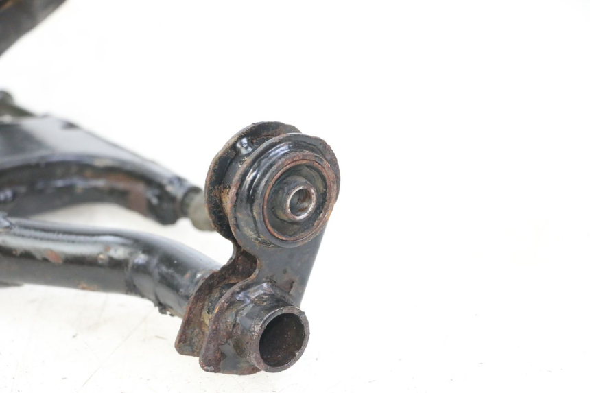 photo de ENGINE MOUNT DAELIM BESBI 125 (2007 - 2008) - Alternative perspective