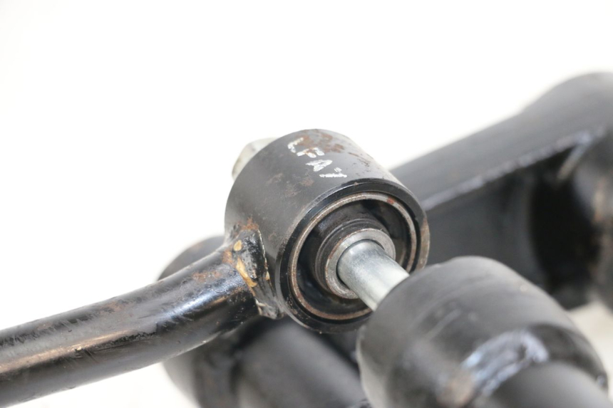 photo de ENGINE MOUNT KYMCO DINK STREET 125 (2009 - 2014) - Zoom on usage condition