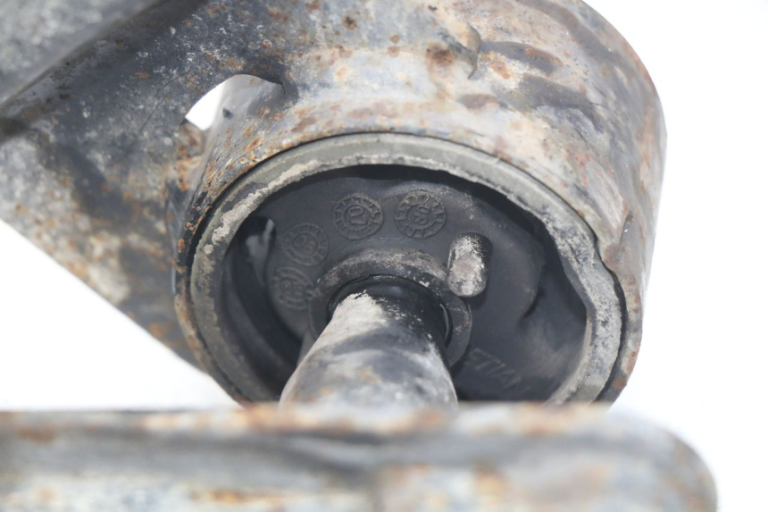 photo de ENGINE MOUNT PIAGGIO FLY 100 (2006 - 2010) - Alternative perspective