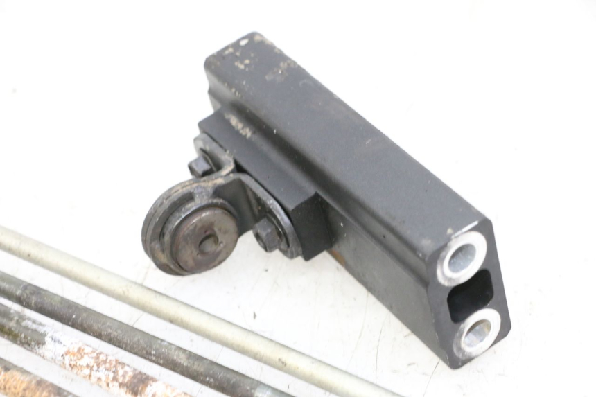 photo de ENGINE MOUNT YAMAHA FZ6 FAZER S2 600 (2007 - 2011) - Zoom on usage condition