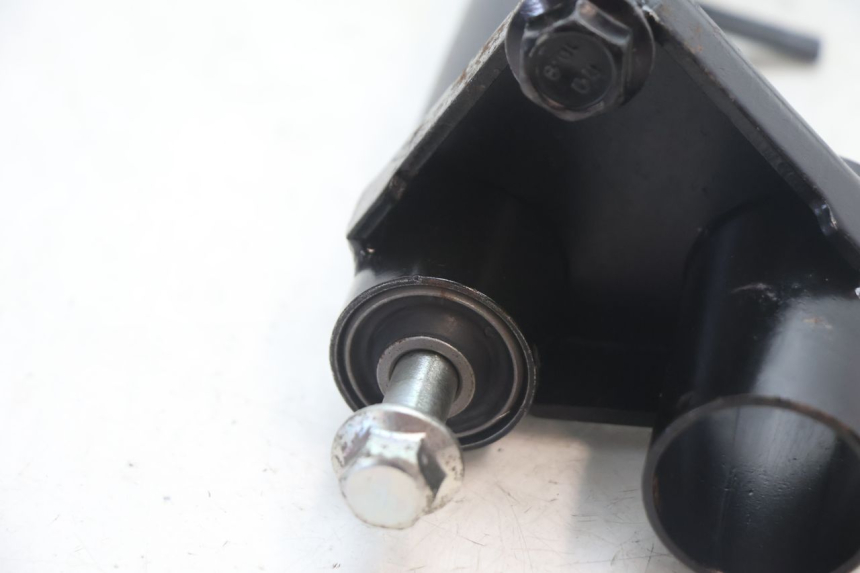 photo de ENGINE MOUNT PEUGEOT KISBEE 2T 50 (2018 - 2022) - Alternative perspective