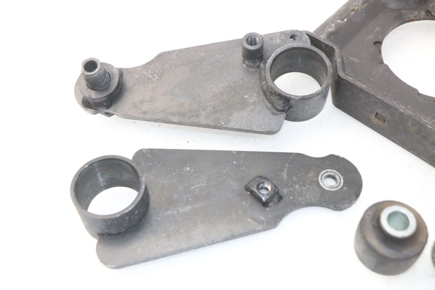 photo de ENGINE MOUNT PEUGEOT METROPOLIS 400 (2017 - 2020) - Technical close-up