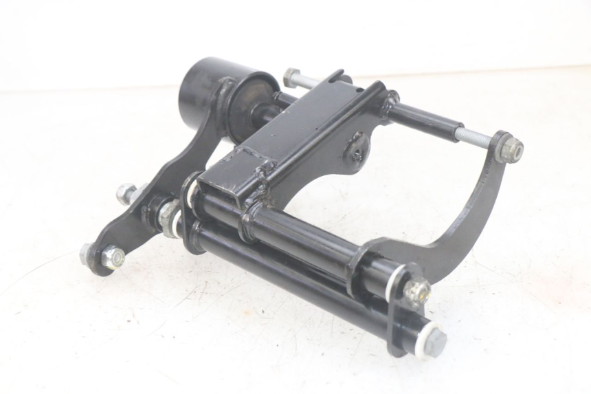 photo de ENGINE MOUNT PIAGGIO MP3 HPE 300 (2019 - 2026) - Fixing points details