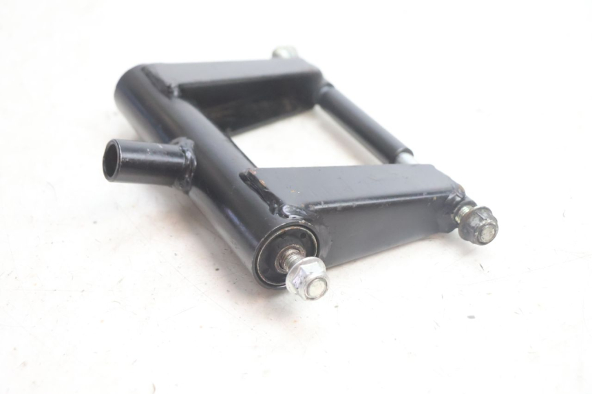 photo de ENGINE MOUNT JM MOTORS OLDIES 4T 50 (2020 - 2026) - Technical close-up
