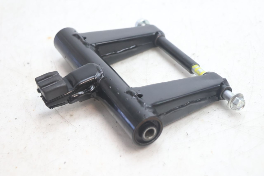 photo de ENGINE MOUNT JM MOTORS R-MAX TECH 50 (2024 - 2026) - Technical close-up