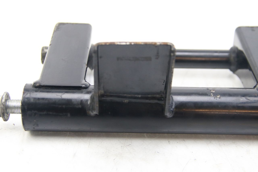 photo de ENGINE MOUNT SUZUKI SIXTEEN 125 (2008 - 2010) - Alternative perspective