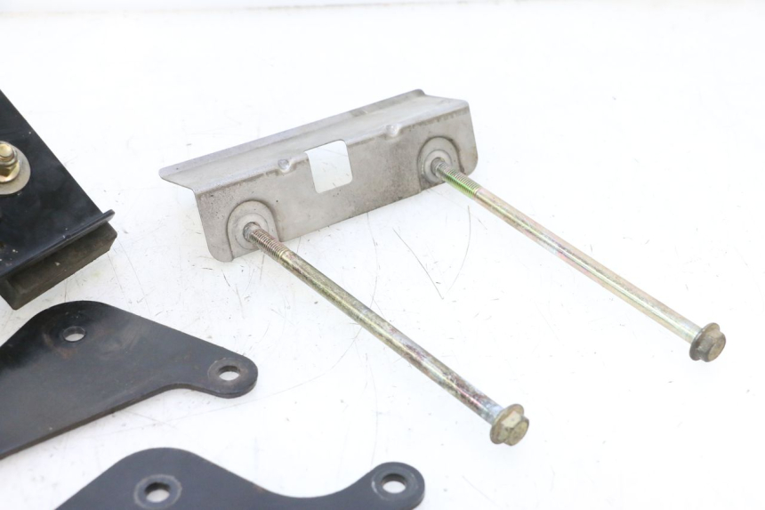 photo de ENGINE MOUNT CAN-AM SPYDER RS 1000 (2008 - 2012) - Alternative perspective