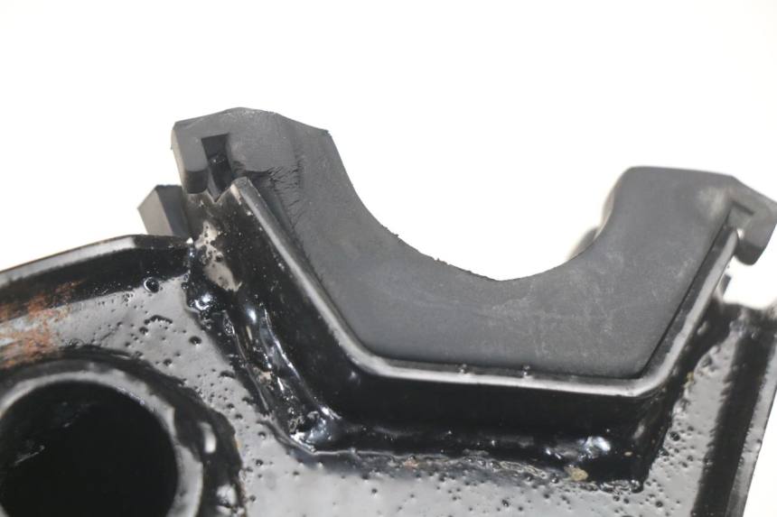 photo de ENGINE MOUNT PEUGEOT STREETZONE 2T 50 (2014 - 2019) - Zoom on usage condition