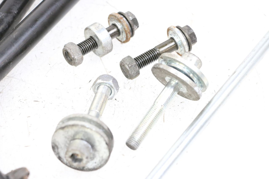 photo de ENGINE MOUNT PEUGEOT STREETZONE 2T 50 (2014 - 2019) - Alternative perspective