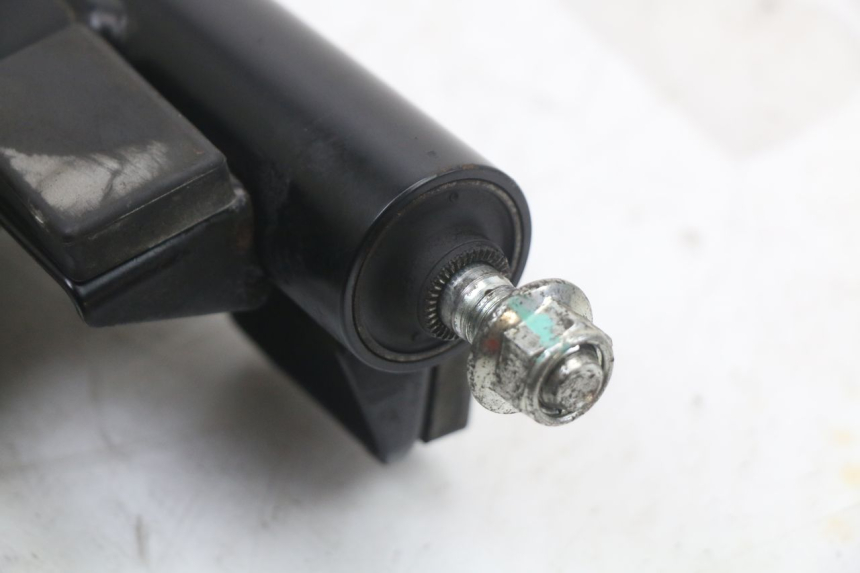 photo de ENGINE MOUNT SUZUKI BURGMAN 125 (2018 - 2021) - Surface and material condition