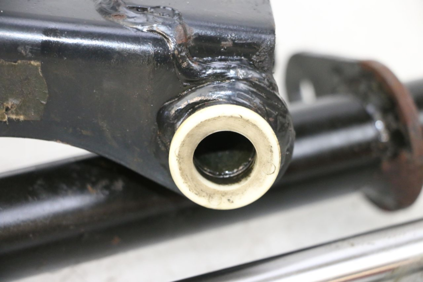 photo de ENGINE MOUNT PIAGGIO VESPA GTS SUPER IE 125 (2009 - 2016) - Surface and material condition