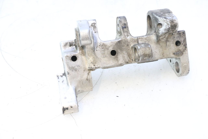 photo de ENGINE MOUNT HONDA VFR FI RC46 800 (1998 - 2001) - Alternative perspective