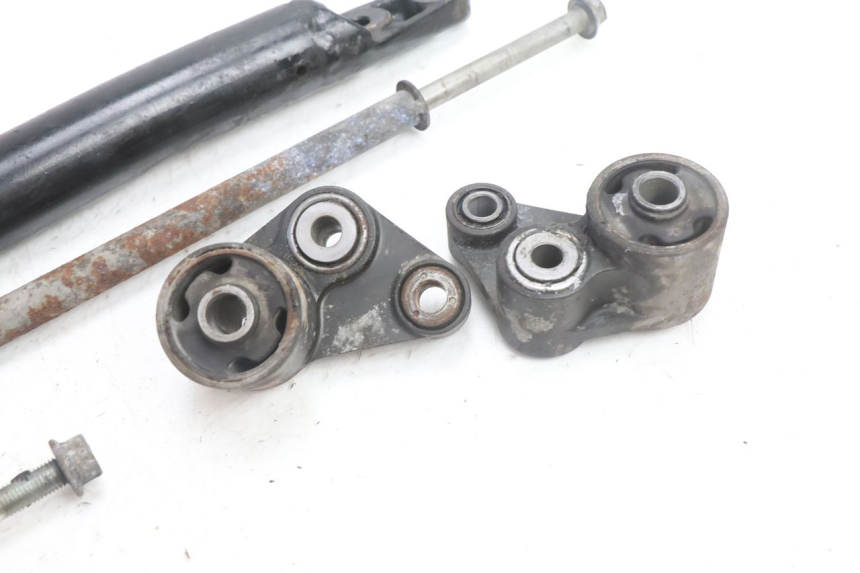 photo de ENGINE MOUNT YAMAHA XJR 1300 (1998 - 2002) - Technical close-up