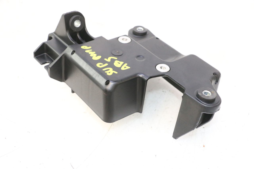 photo de ABS PUMP BRACKET PIAGGIO MP3 HPE 530 (2022 - 2026) - Zoom on usage condition