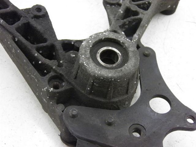 photo de EXHAUST MOUNT PIAGGIO MP3 RL 125 (2006 - 2014) - Zoom on usage condition