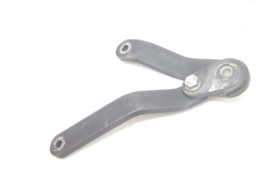 photo de EXHAUST MOUNT PEUGEOT KISBEE 2T 50 (2010 - 2017) - Alternative perspective