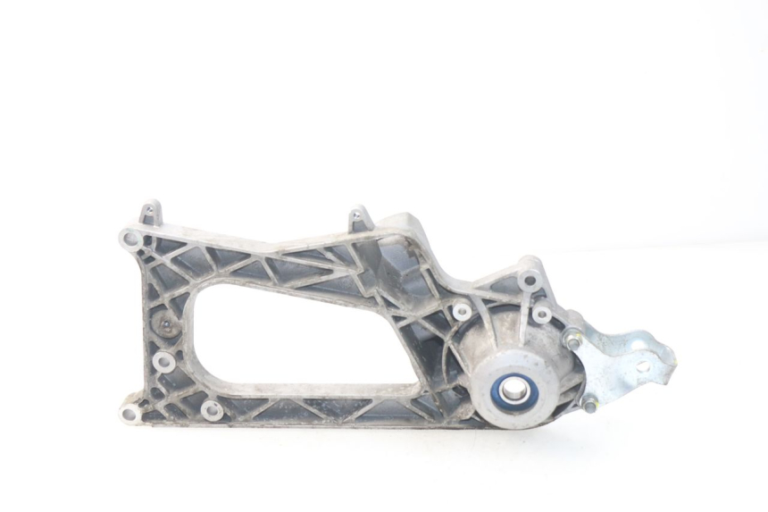 photo de EXHAUST MOUNT PIAGGIO MP3 HPE 500 (2019 - 2022) - Zoom on usage condition