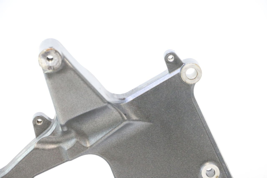 photo de EXHAUST MOUNT PIAGGIO MP3 HPE 530 (2022 - 2026) - Technical close-up