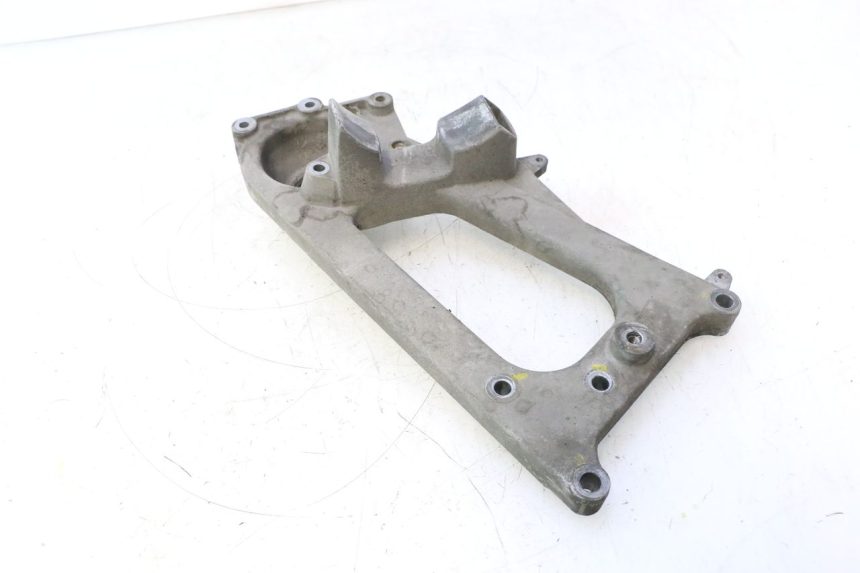 photo de EXHAUST MOUNT PIAGGIO MP3 500 (2016 - 2018) - Zoom on usage condition