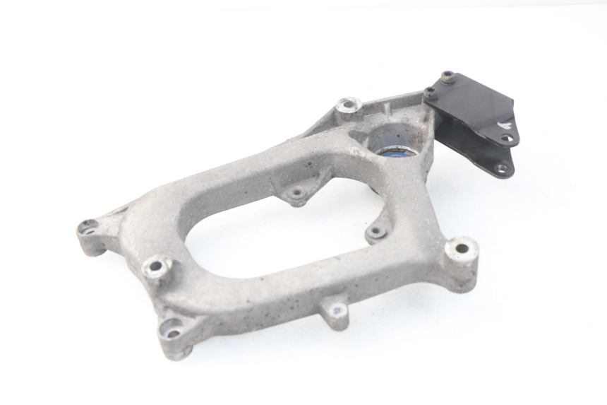 photo de EXHAUST MOUNT PEUGEOT SATELIS 300 (2012 - 2015) - Zoom on usage condition