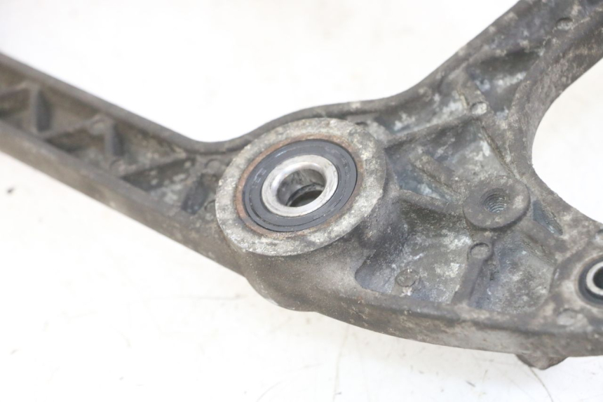 photo de EXHAUST MOUNT PEUGEOT SATELIS 125 (2013 - 2018) - Zoom on usage condition