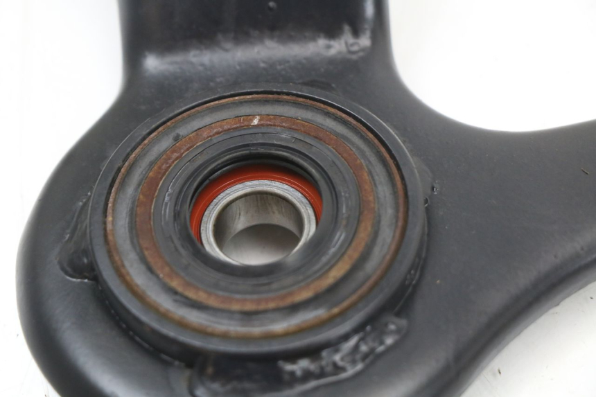 photo de EXHAUST MOUNT KYMCO SUPER 8 4T 50 (2018 - 2020) - Technical close-up