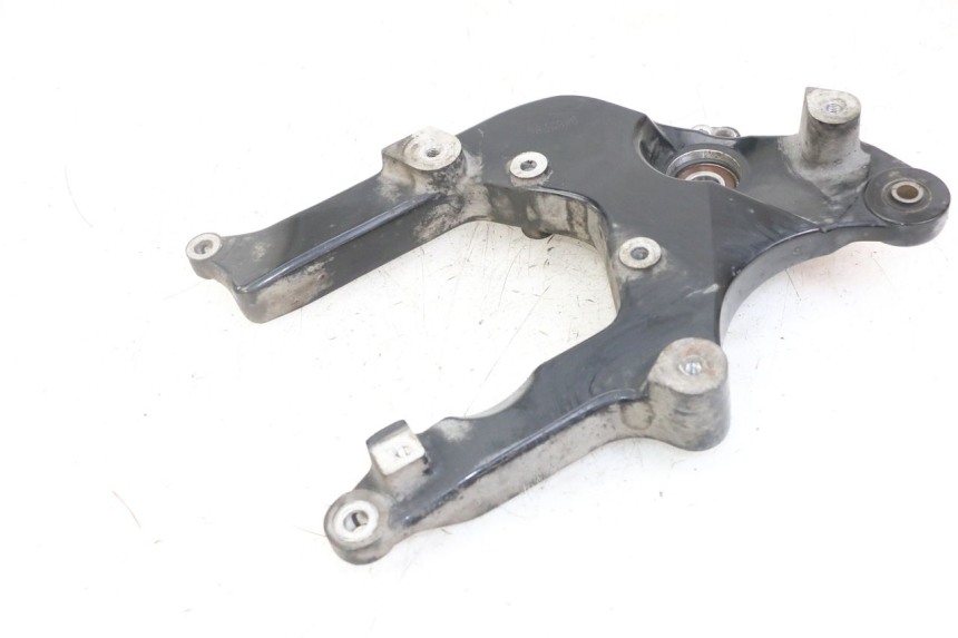 photo de EXHAUST MOUNT SUZUKI BURGMAN 125 (2018 - 2021) - Technical close-up