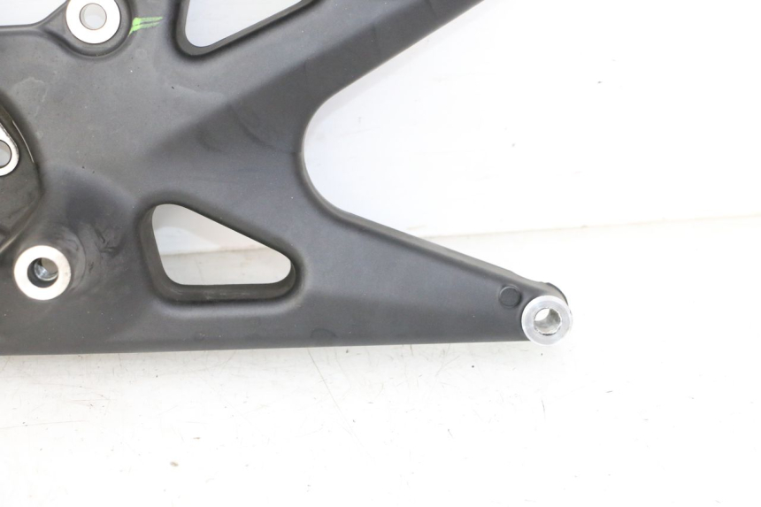 photo de EXHAUST MOUNT YAMAHA XMAX X-MAX 125 (2021 - 2025) - Alternative perspective