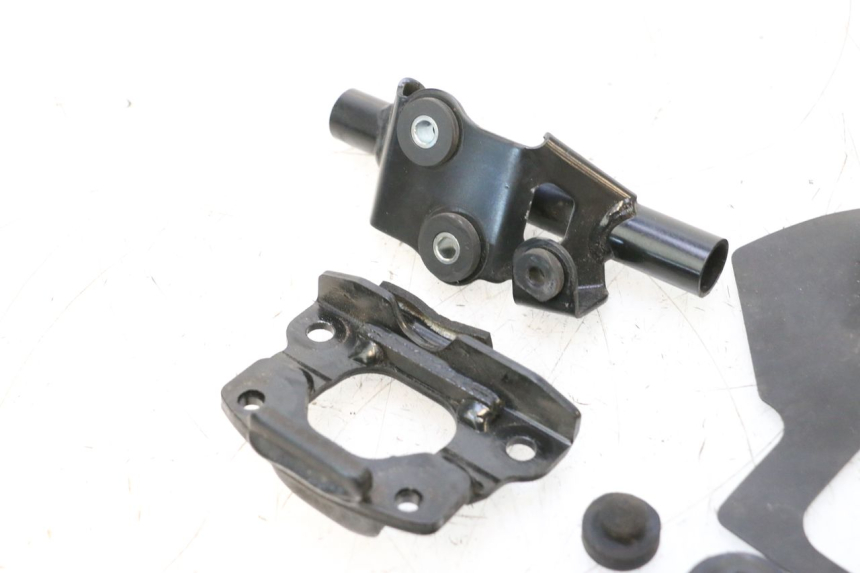 photo de FUEL TANK MOUNT KAWASAKI ER-6 ER6 F ABS 650 (2012 - 2016) - Alternative perspective